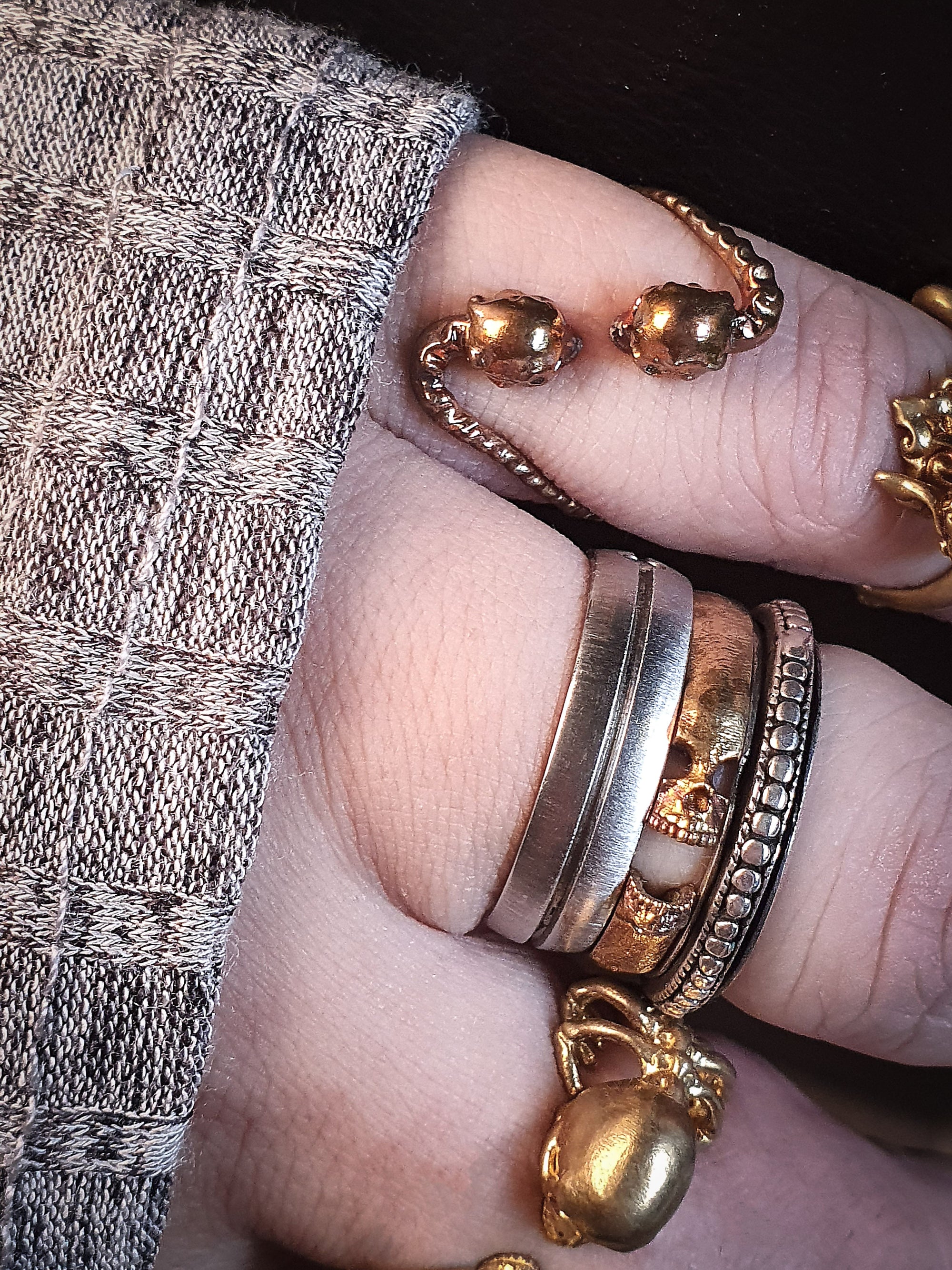Women skull ring collection