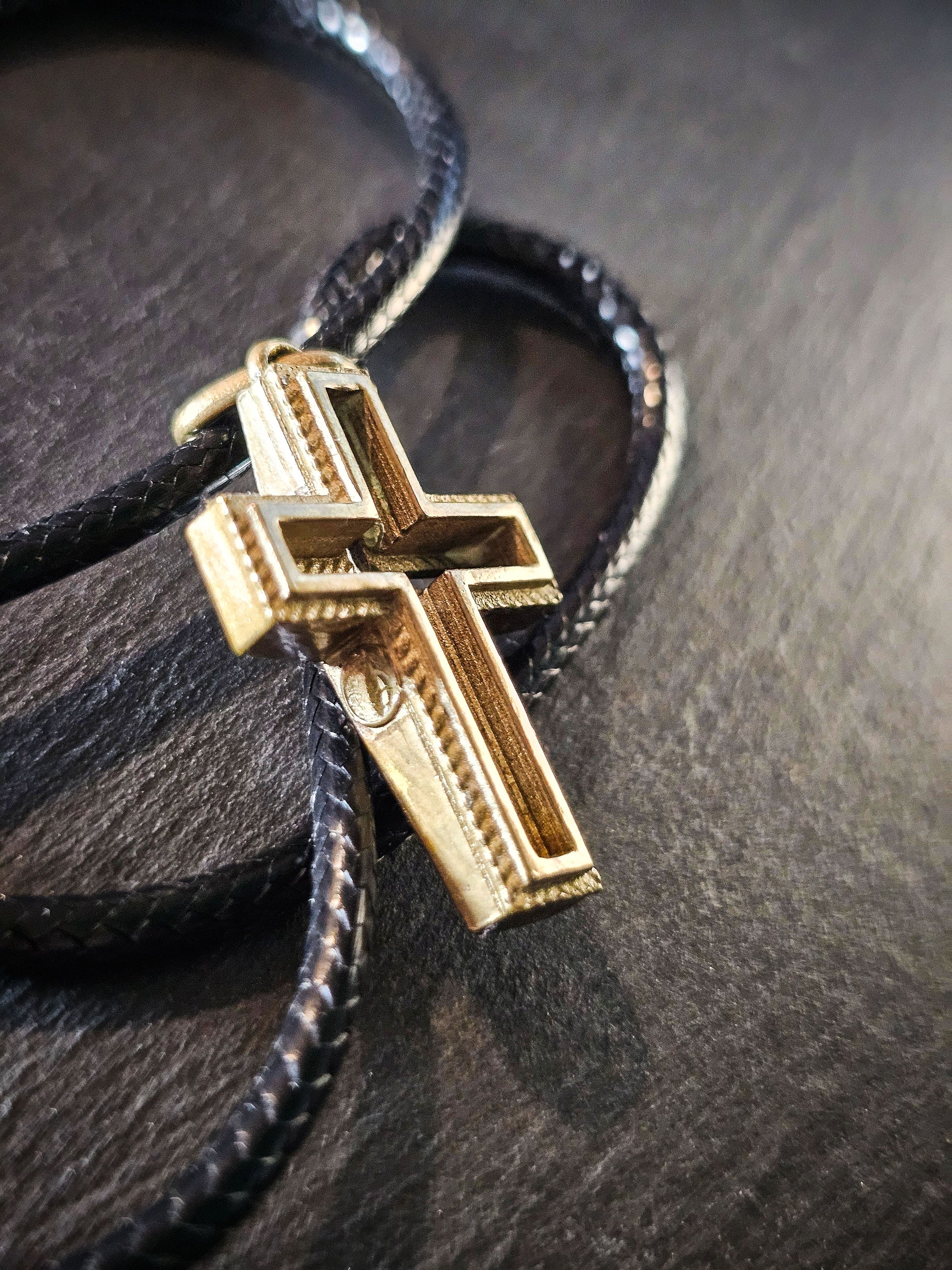 Crucifix Pendant | Hollow