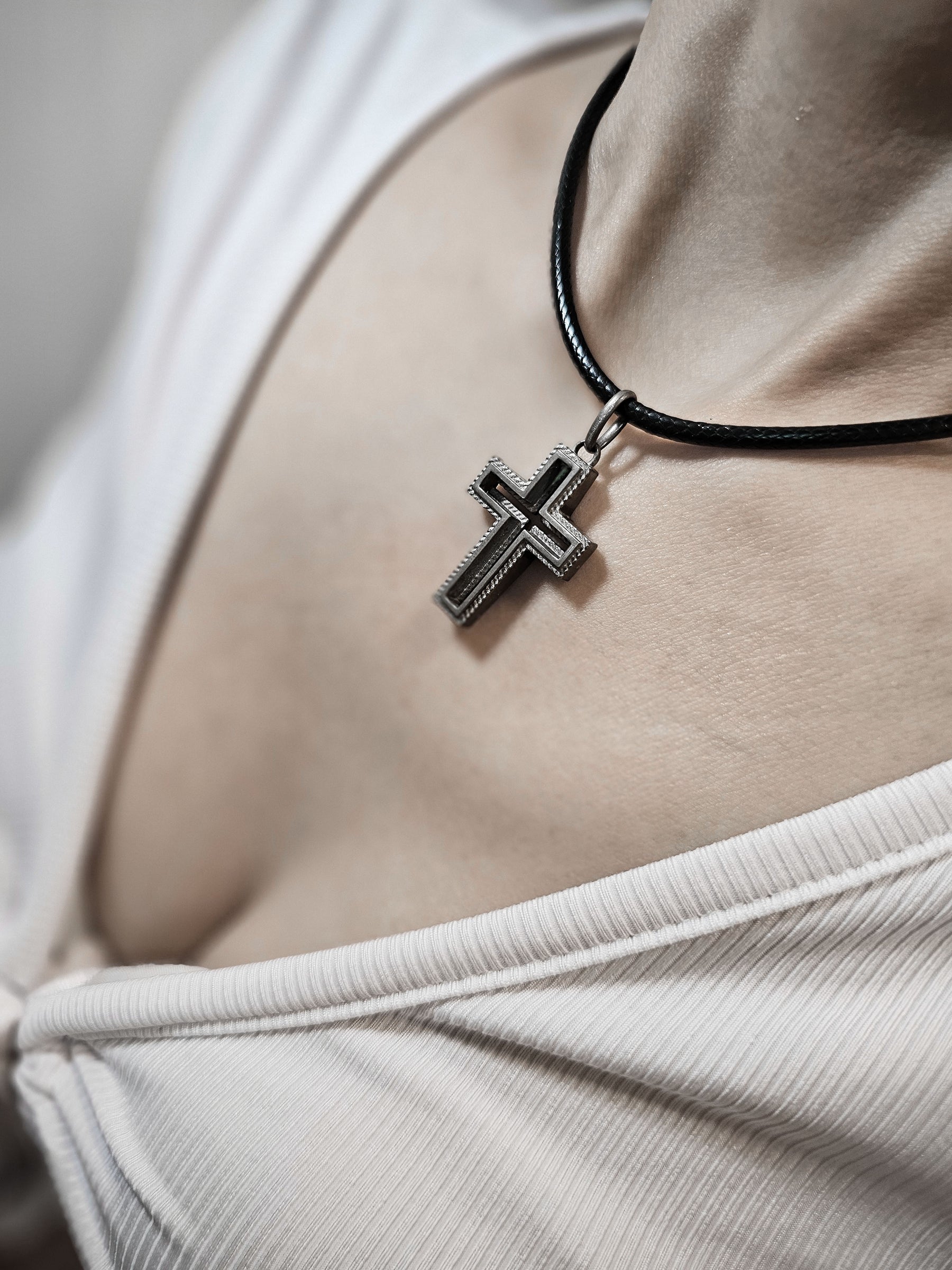 Crucifix Pendant | Hollow