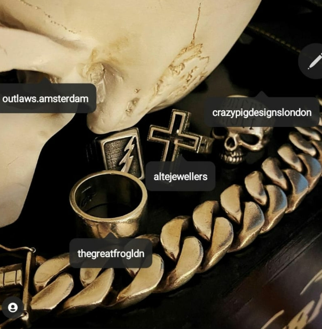 Crucifix Ring | Hollow