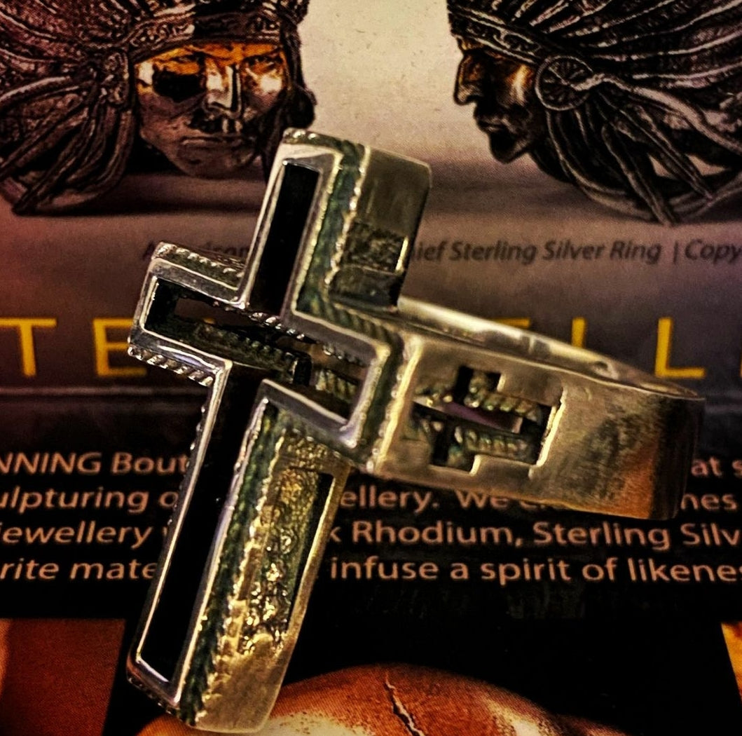 Crucifix Ring | Hollow