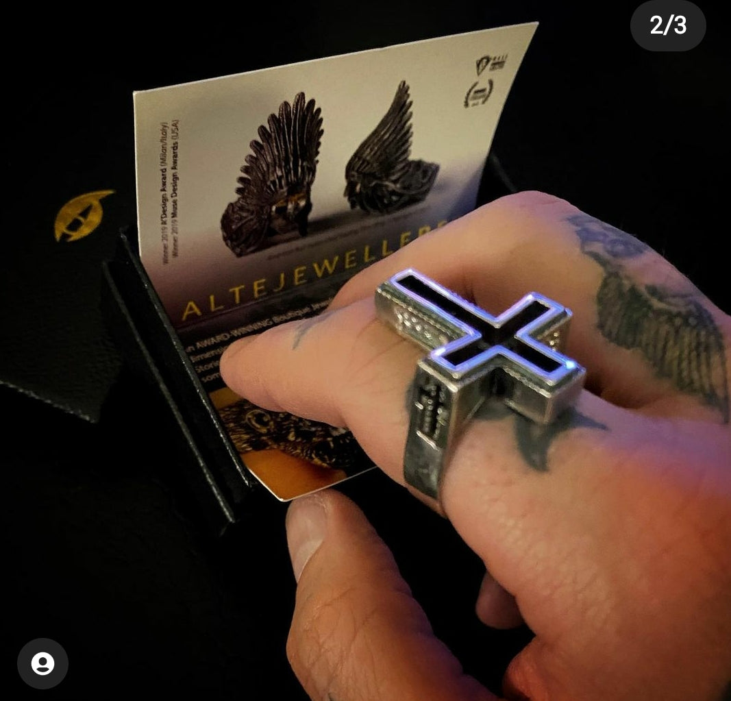 Crucifix Ring | Hollow
