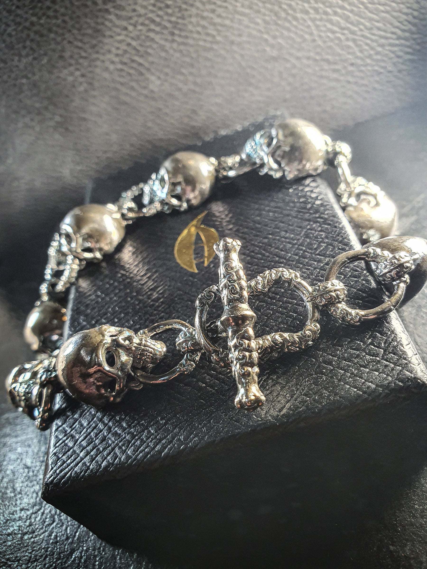 Skull Chain Link Bracelet | Biting Skull Chain