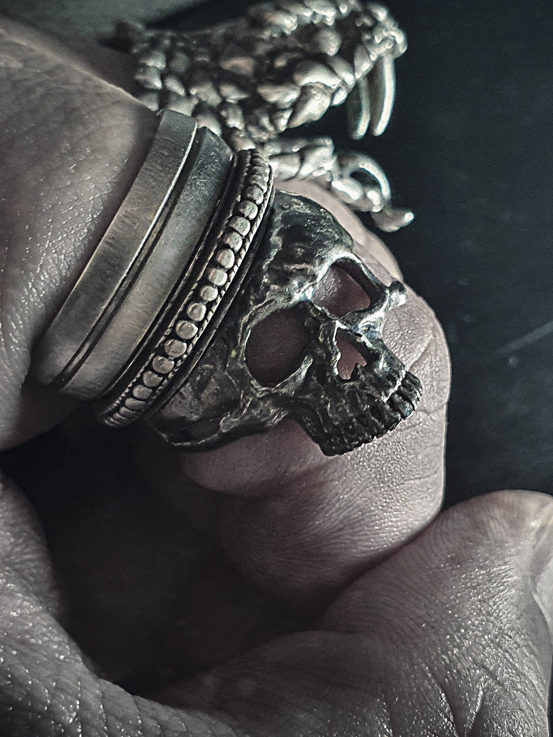 Skull Ring | Slanted Stacking