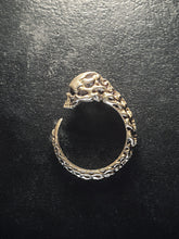 Skull Ring | Tail biting