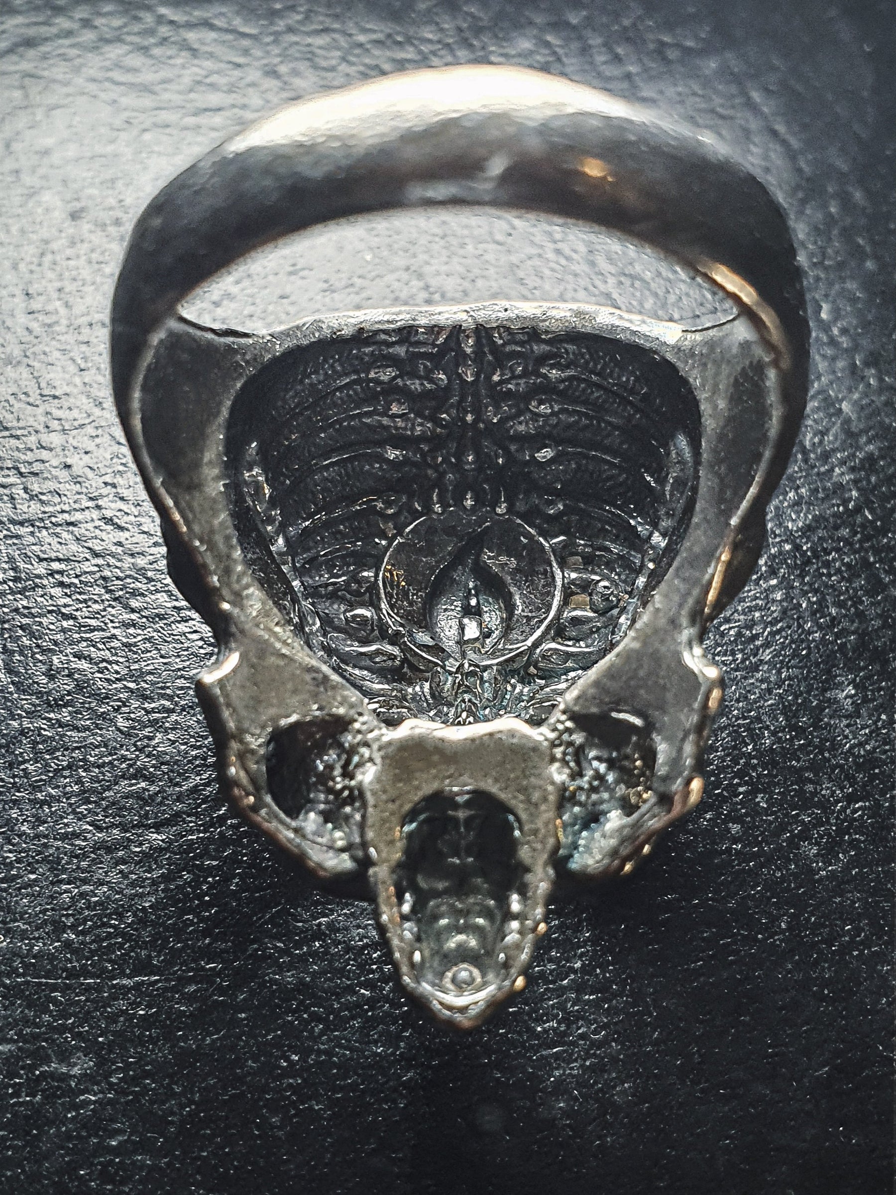 Skull Ring | Alien Gray