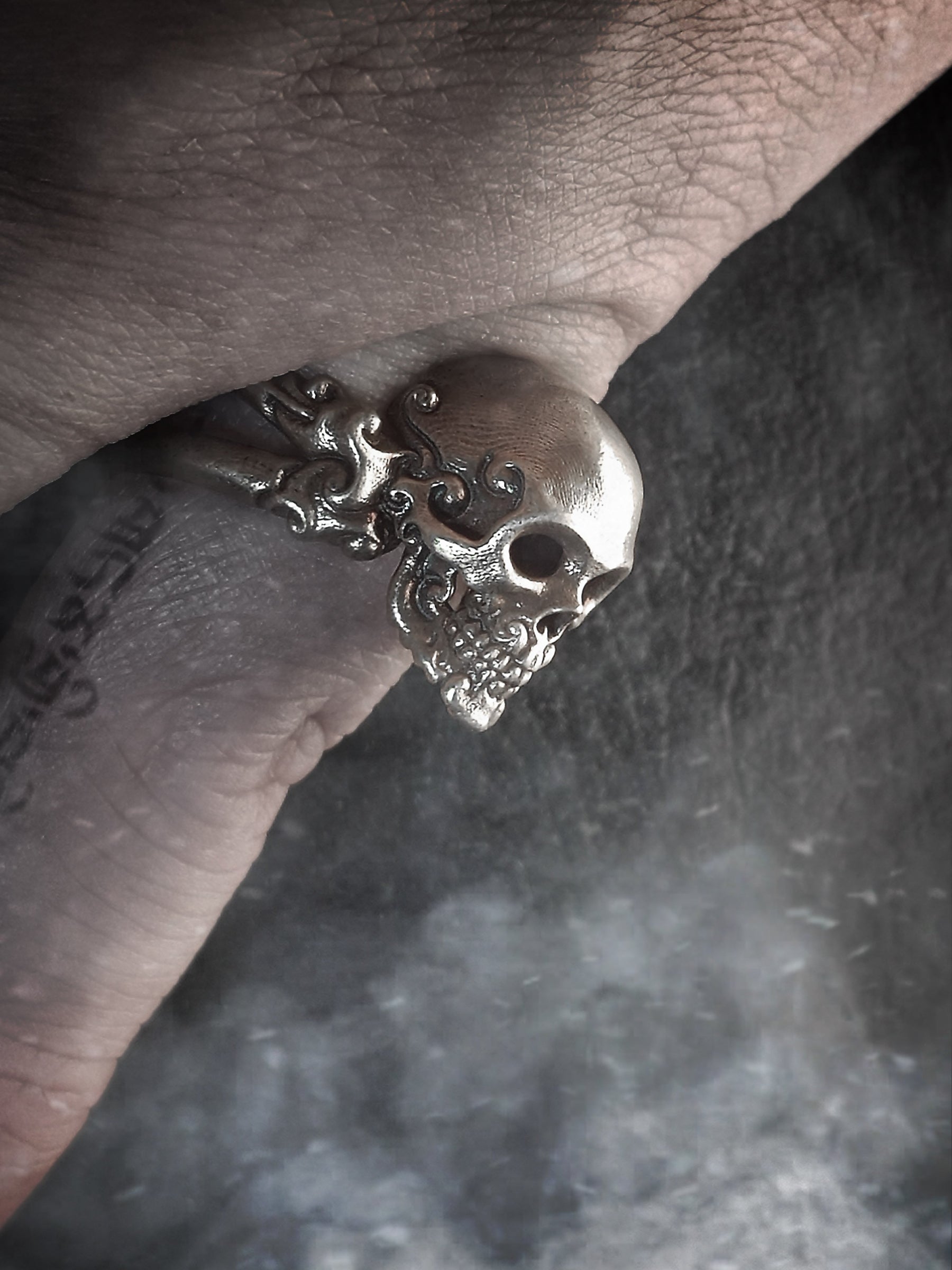Skull Ring | CrossBones Deco