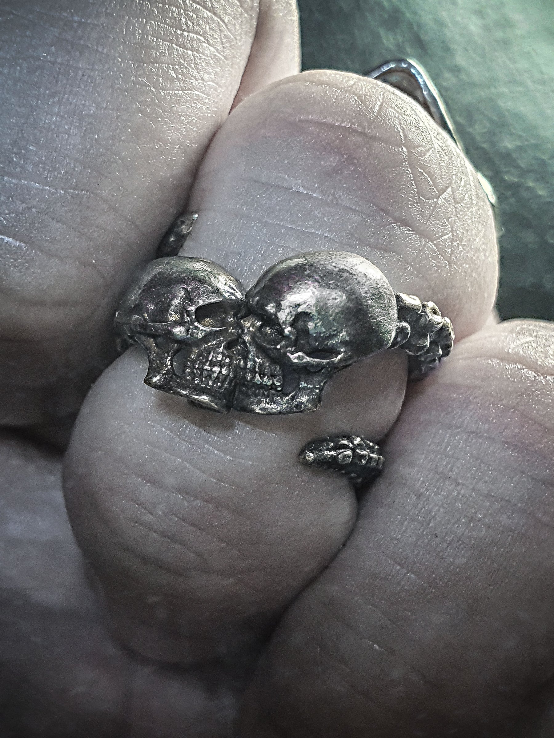 Skull Ring | Eternal Kiss