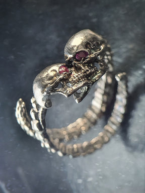 Skull Ring | Eternal Kiss