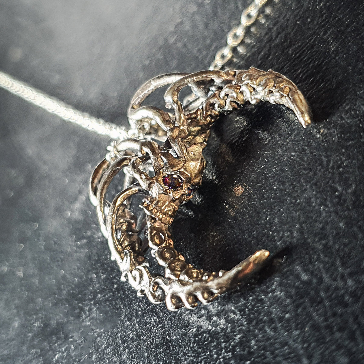 MoonSkullPendant013024x4032_12