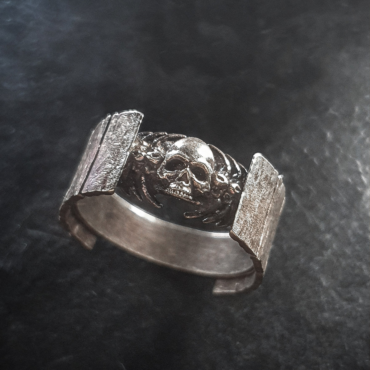 1939s～★ドイツ国防軍陸軍 ★Skull Ring★クリスタルカラーアイ ShieldSkullRing013024x4032_120