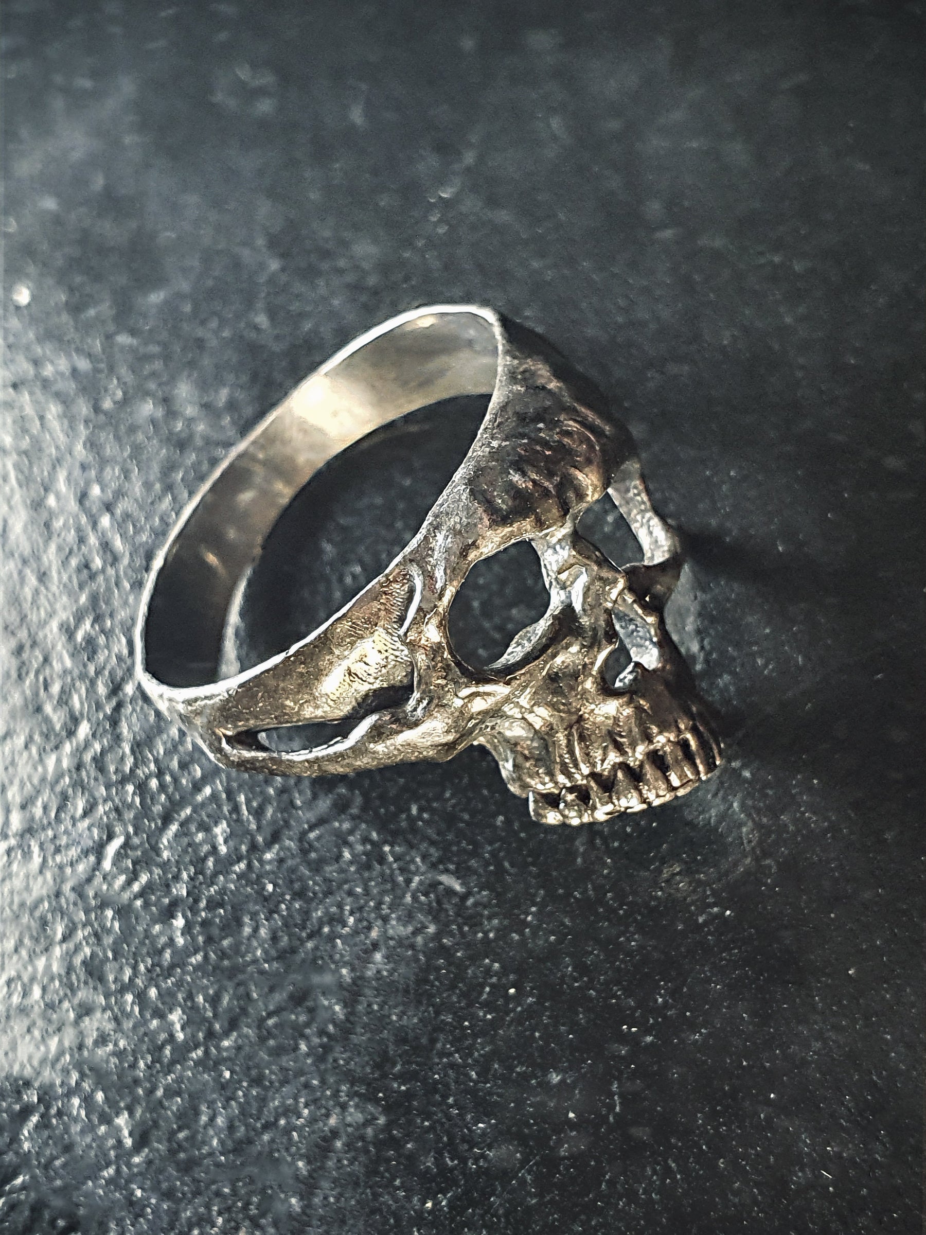 Skull Ring | Slanted Stacking