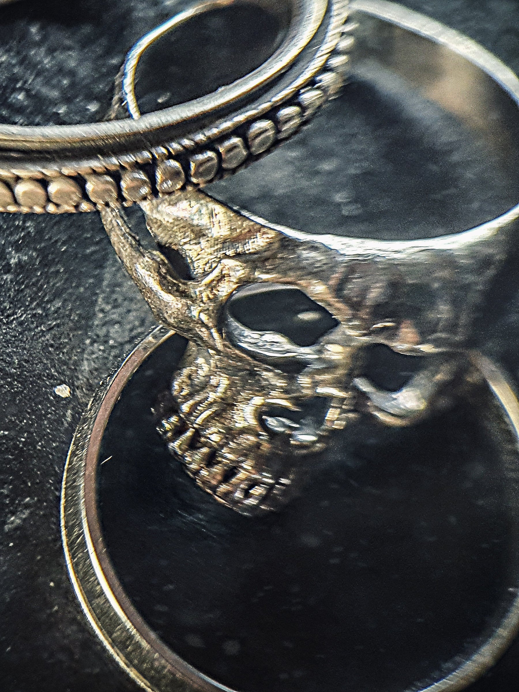 Skull Ring | Slanted Stacking