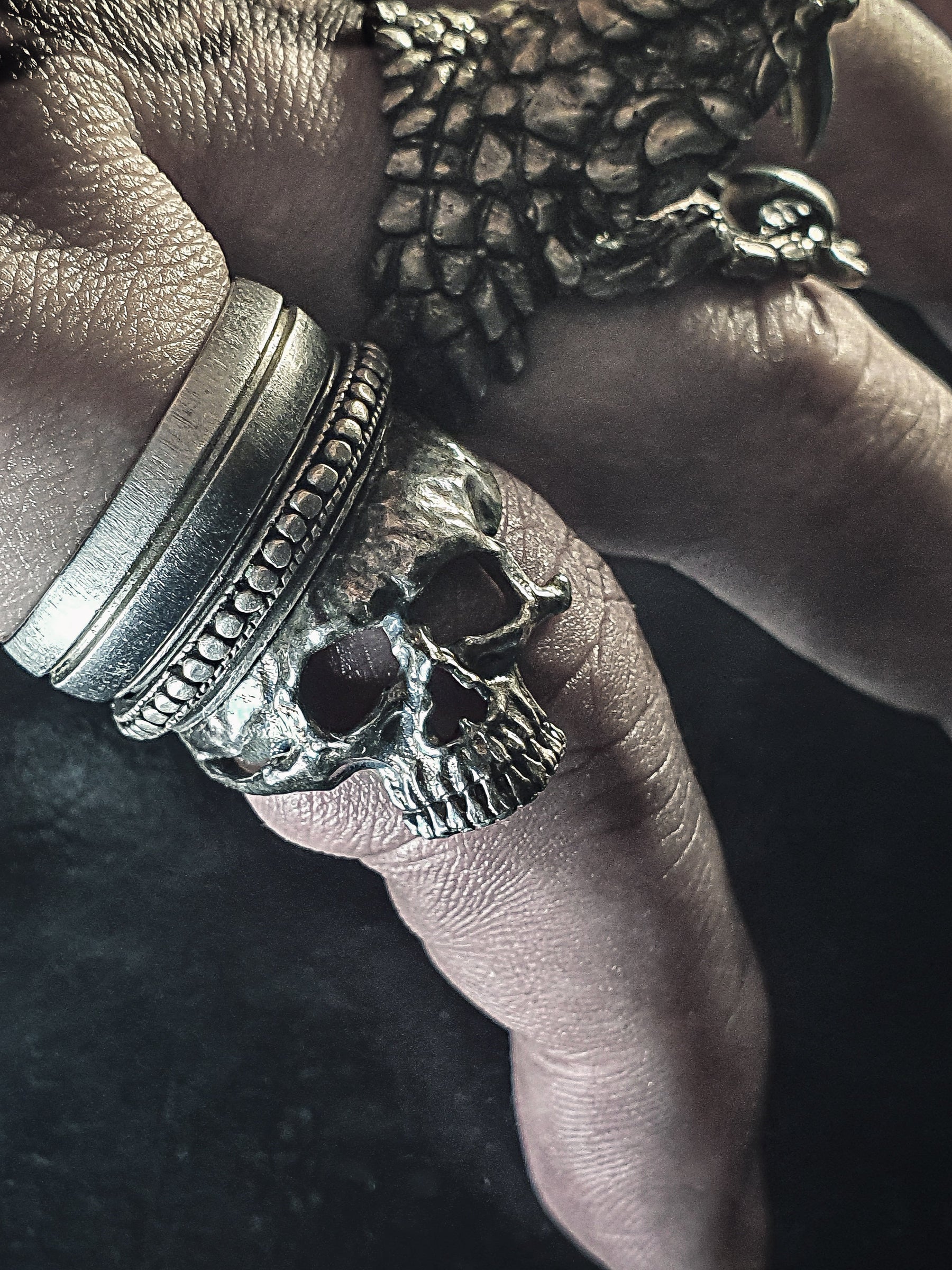 Skull Ring | Slanted Stacking