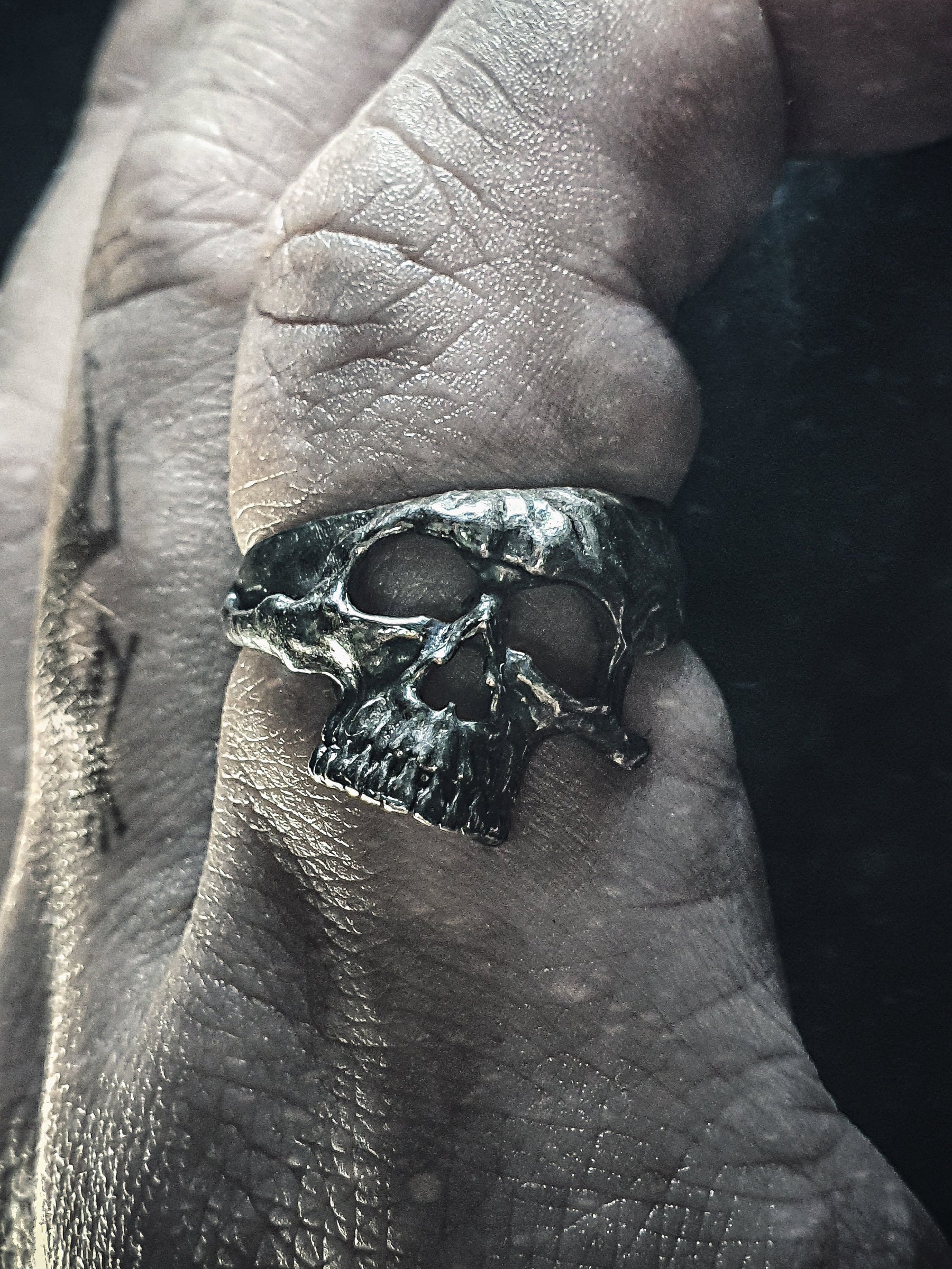 Skull Ring | Slanted Stacking