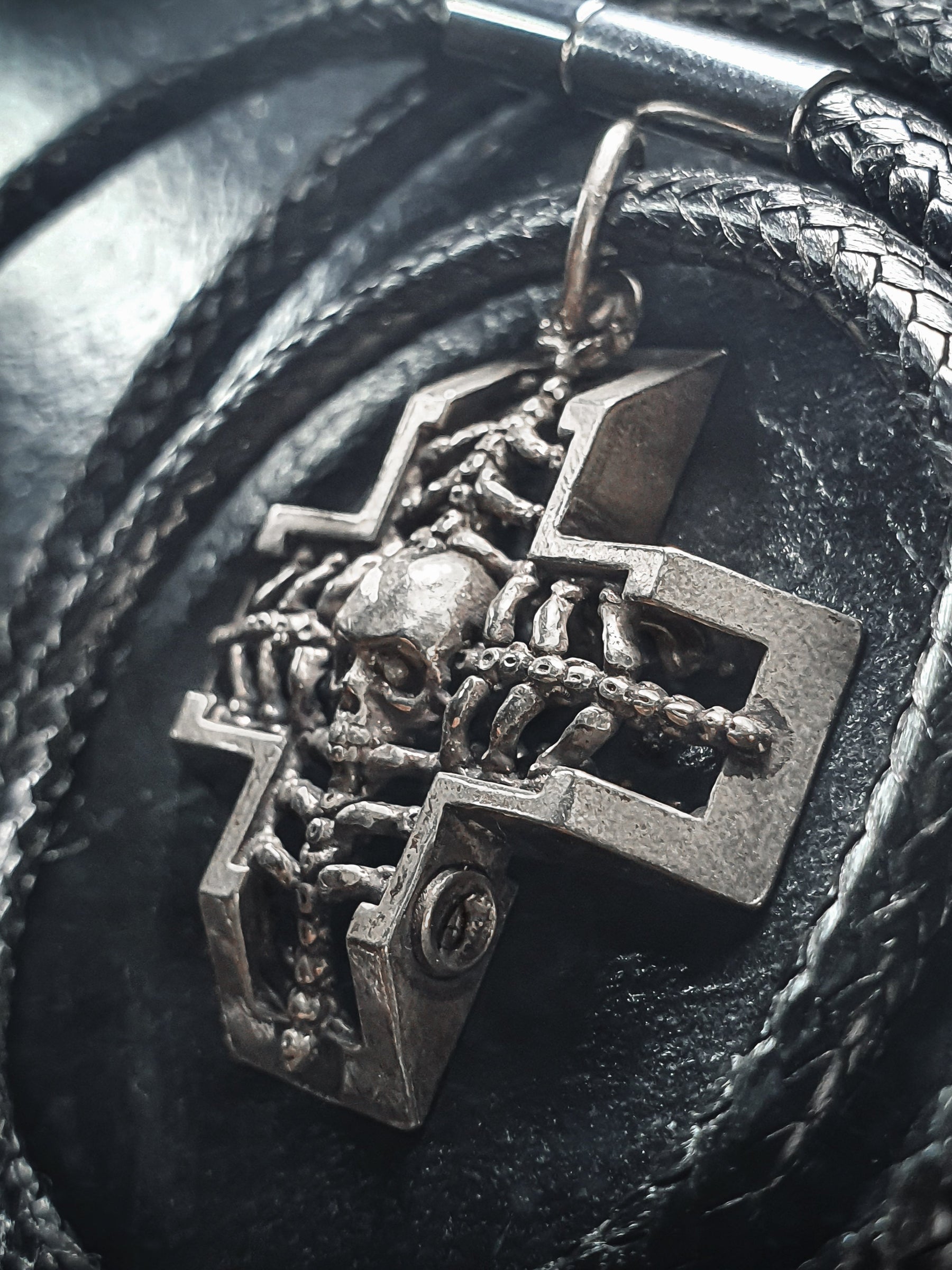 Skull Pendant | Crucifix